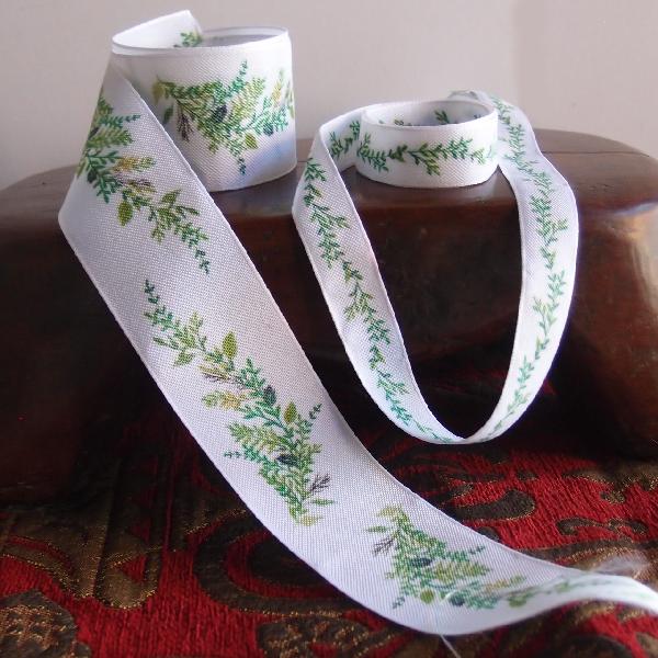 5/8" White ribbon with green leaves  - 5/8" x 10.9 yards